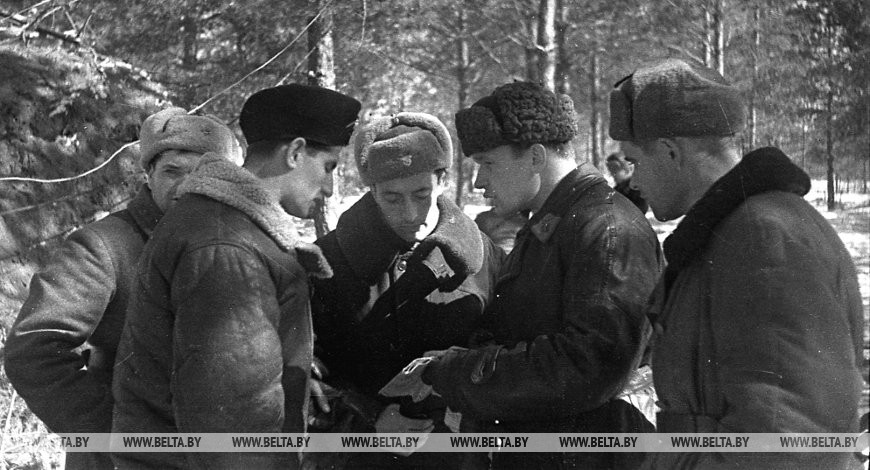 Летчики перед заданием, осень 1942 года // Фото из открытых источников