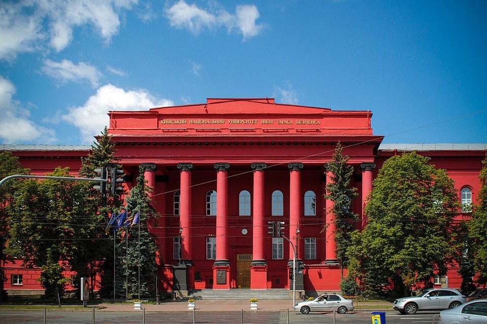    Учащиеся обратились за разъяснениями к руководству учебного заведения Википедия