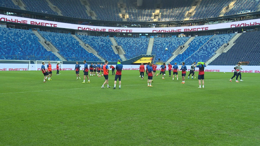 футбольный матч полный стадион