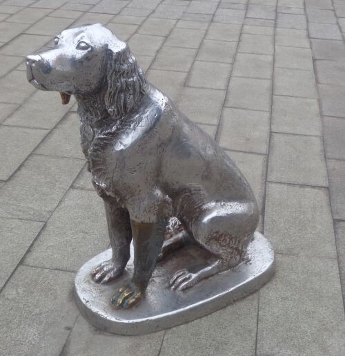 Скульптура «Белый Бим, черное ухо»