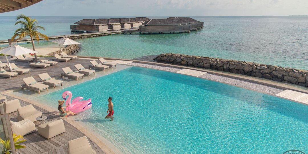 Зачем лететь на Мальдивы летом? Спойлер: полный пансион по цене завтраков