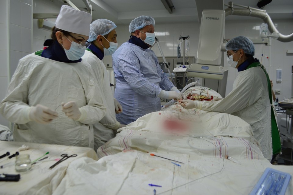    В ИНВХ высокотехнологичные операции ставят на поток (архивное фото) Роман ПОБЕРЕЖНЮК