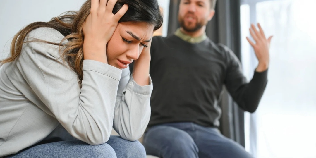 Муж и свекровь тянули с меня деньги и тиранили. Я им отомстила