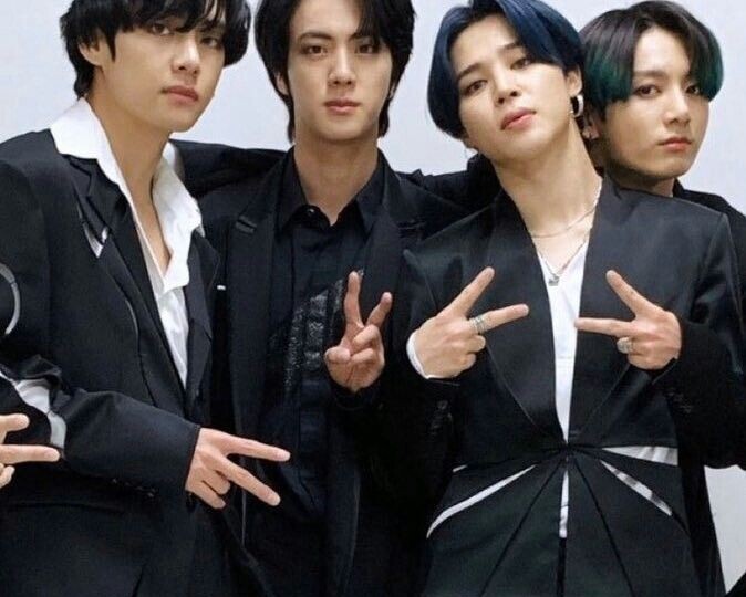 Кто дарит цветы, а кто — чувственность? Разбор вокалистов BTS