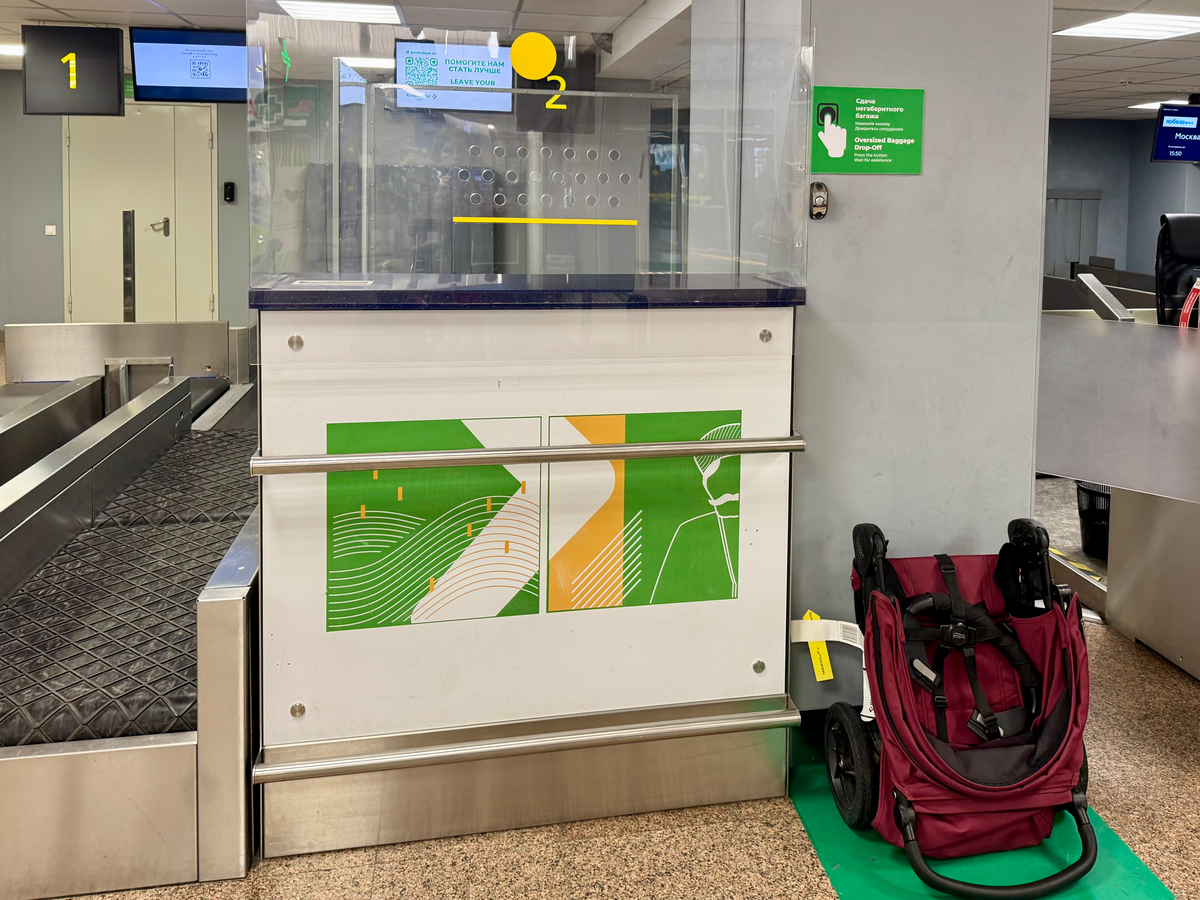 Стойка сдачи негабаритного багажа в аэропорту Краснодара 