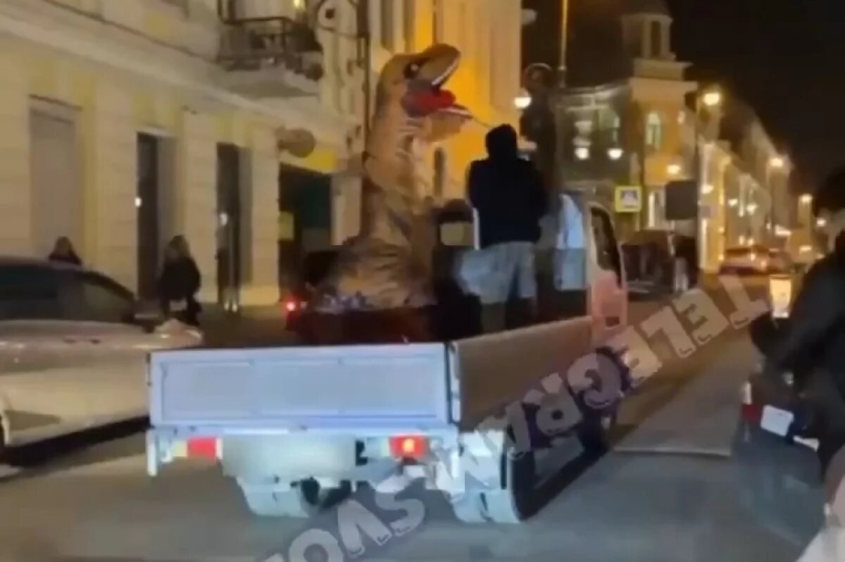    На водителя грузовика возбудили дело из-за «динозавра» в кузове