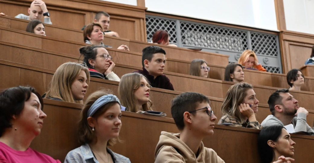 «Ты что, хочешь дворником работать?»: 6 плохих причин поступать в вуз