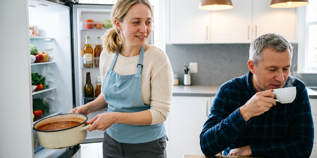 — Почему я должна кормить твою семью? — тихо спросила невестка, убирая кастрюлю в холодилЬник.