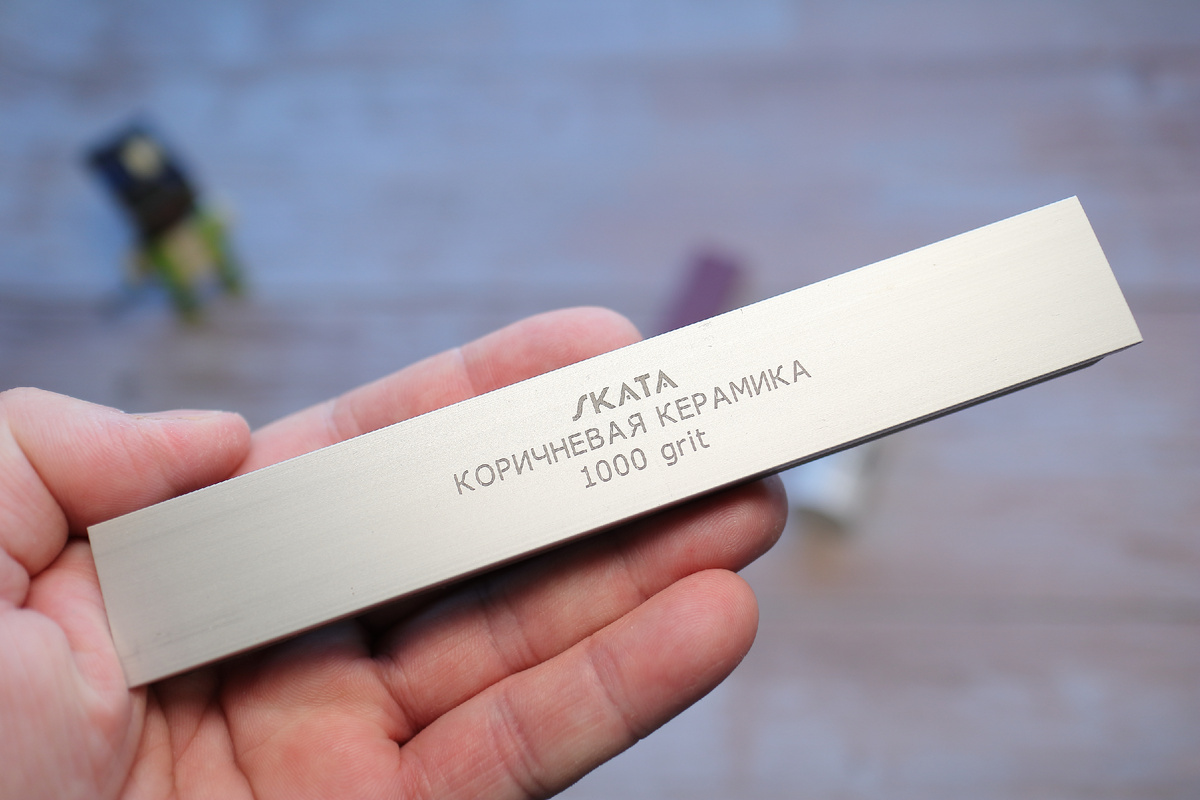 Коричневая керамика Skata.