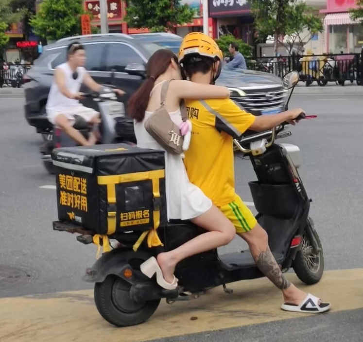 Как они не теряют тапки? На самом деле ТЕРЯЮТ