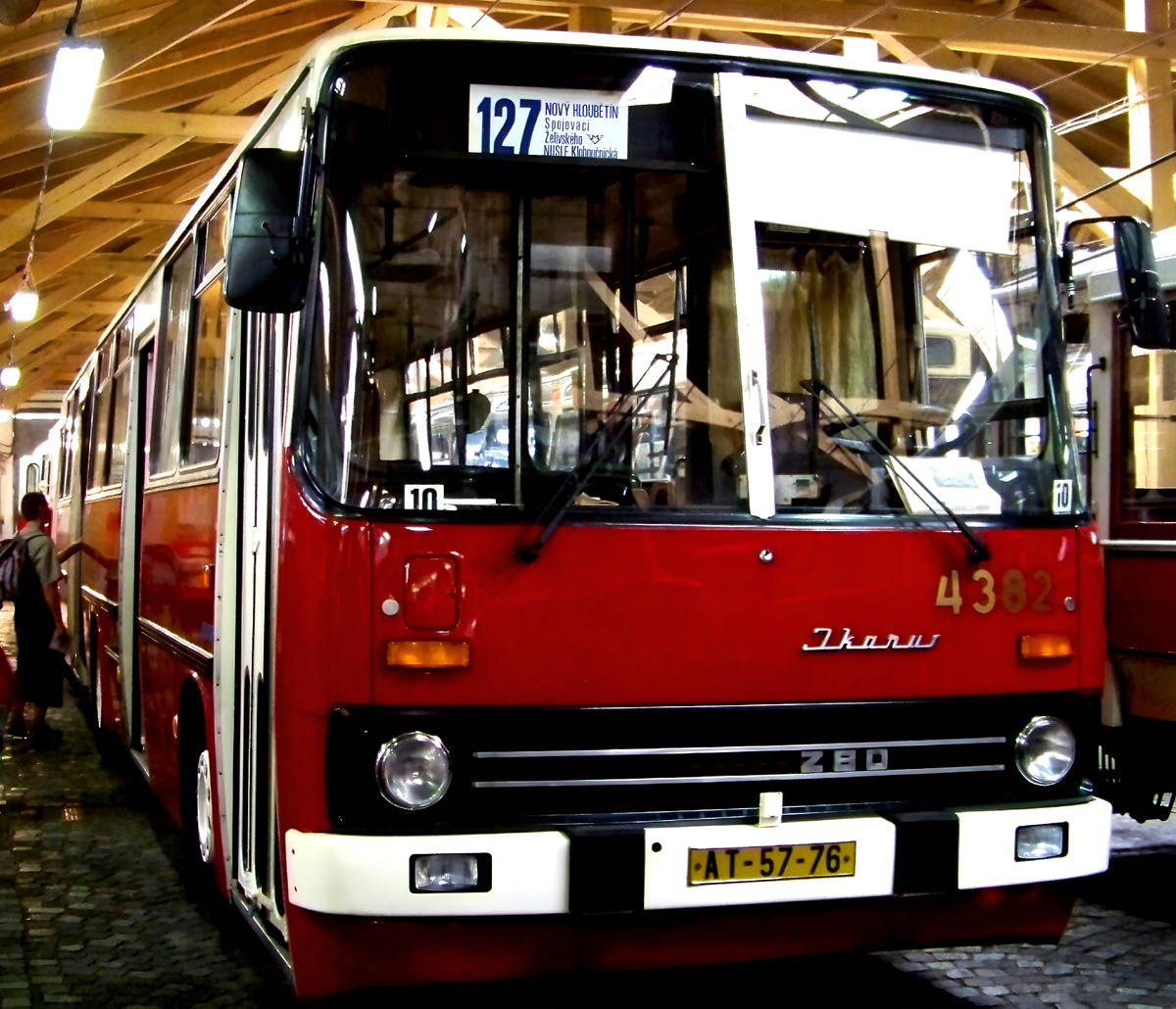 Внешний вид городского автобуса IKARUS 280.