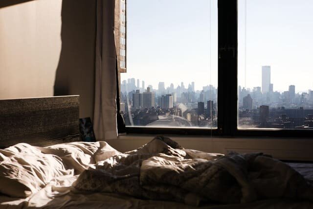 Кровать в комнате. Фото: pixabay.com