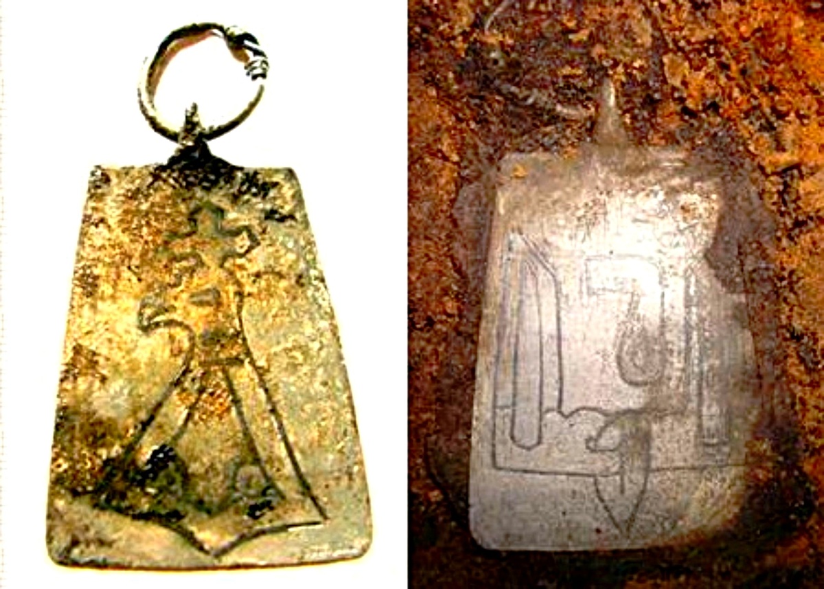 Подвеска со знаком Рюриковичей и соколом.