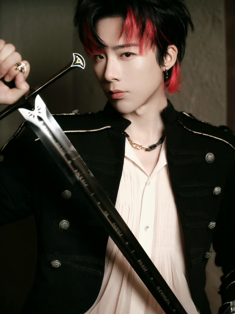 Актёр Лю Юйнин. Смотрите галереи...