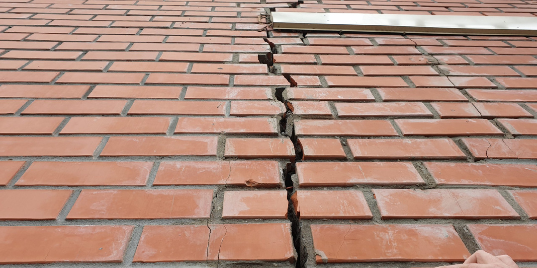 Санация кирпичной кладки: Технологическое руководство по заделке швов и трещин