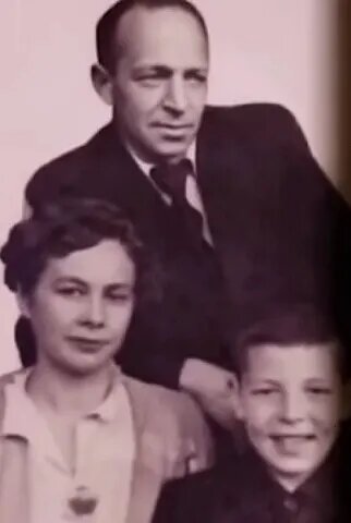 Роман Филиппов с отцом и мачехой