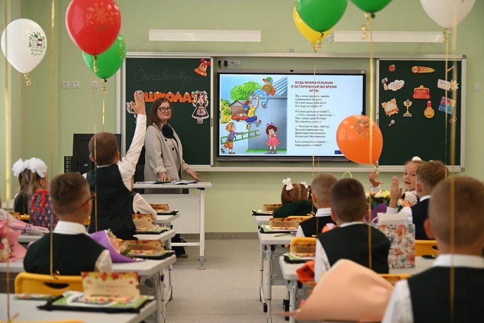    Школьников в России могут обязать изучать второй иностранный язык Ольга ЮШКОВА