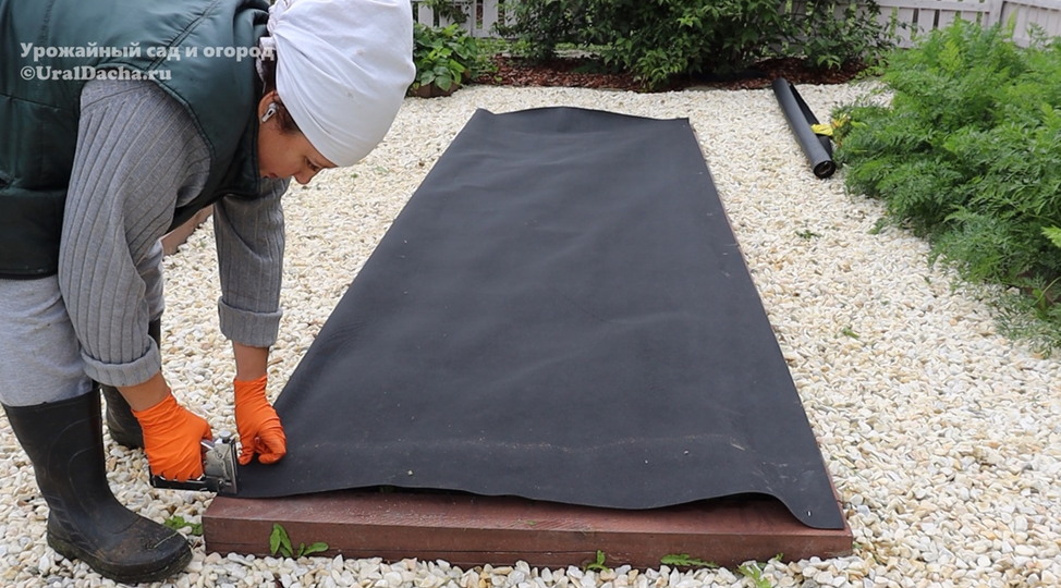 Наслушалась в интернете «опытных», и сделала бордюрные грядки в огороде