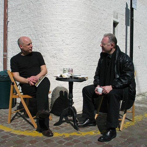 дорогие мои старики, дайте я вас сейчас расцелую