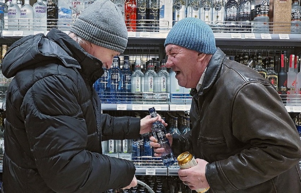 Алкоголя пока хватает...