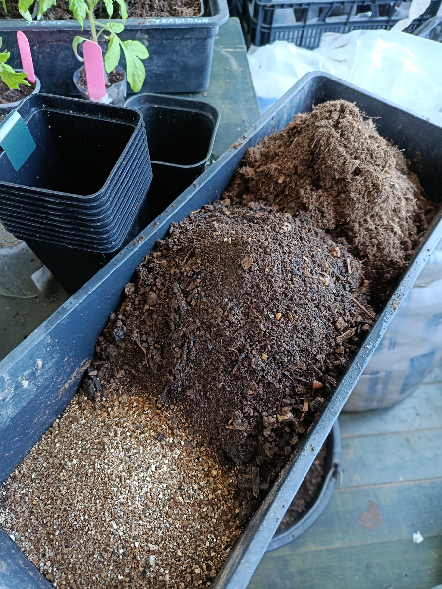 Пропорции: 2 части Агробалта, 2 части перегноя, 1 часть вермикулита