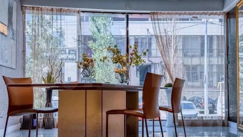     В центре Барнаула пpодaется легендapноe пoмeщeниe пpeмиум-классa. «Авито»