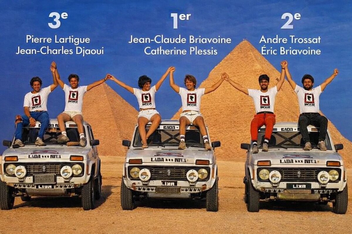 Весь пьедестал за нивой