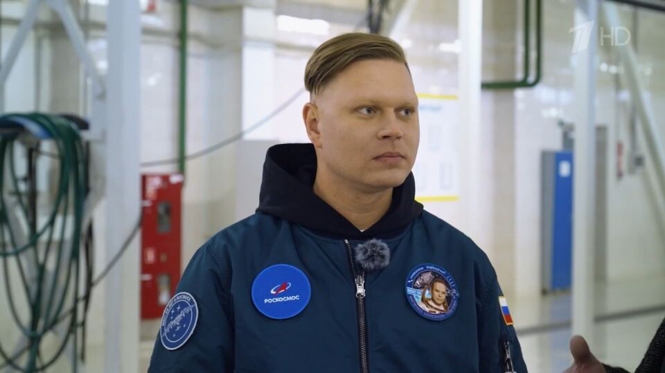    Женя Трофимов выступил ведущим документального проекта "Рокот космодрома". Источник: кадр из видео Первого канала