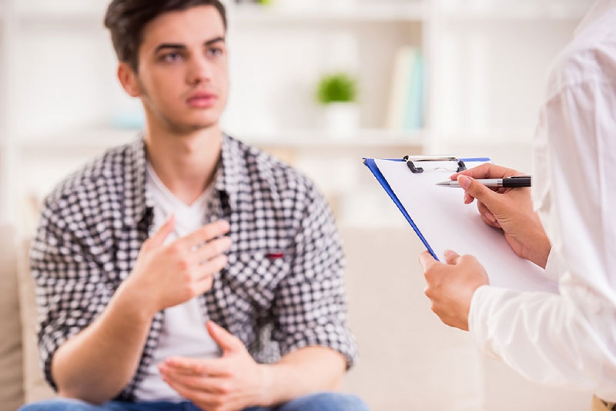 Фото с сайта: https://www.buenaventuradelcharco.es/las-4-expresiones-de-lenguaje-no-verbal-para-terapia/