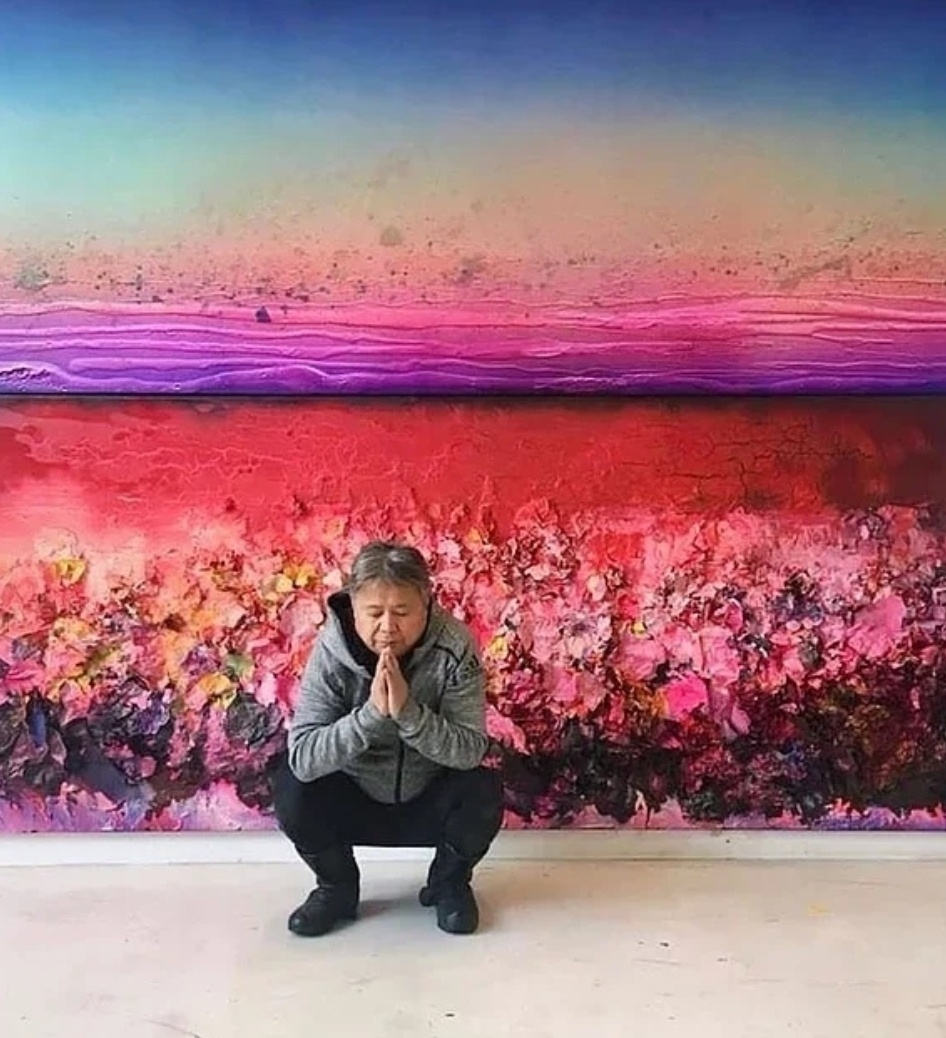 Художник Чжуан Хунъи.