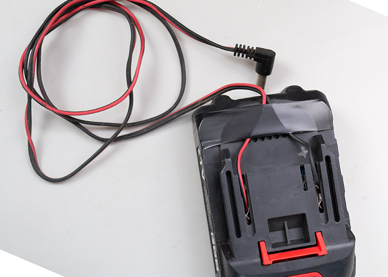 Универсальный аккумуляторный блок питания радиолюбителя.