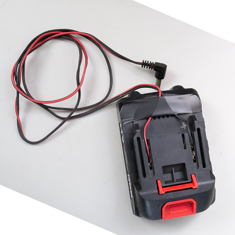 Типичный самодельный временный блок — источник замыканий, переполюсовок и потенциальной угрозы пожара.
