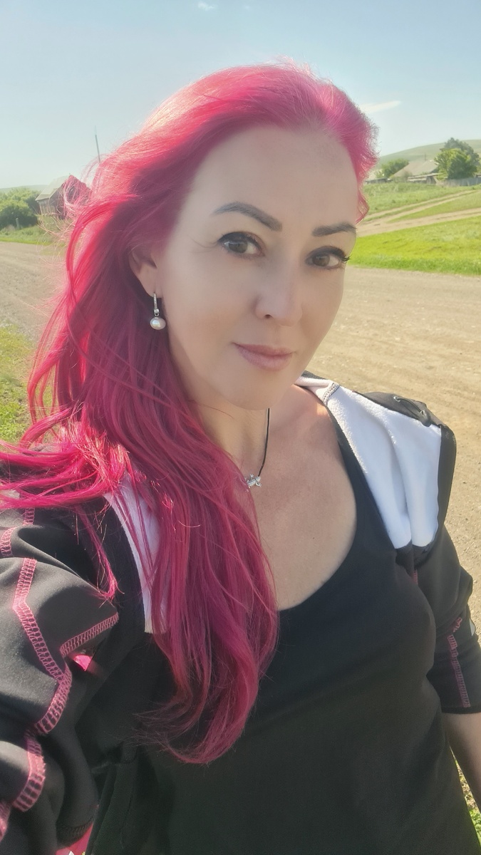 Для записи на ОТР накрутила бигуди.