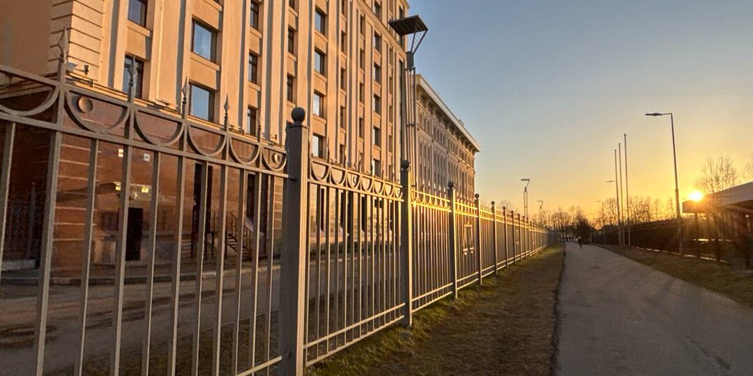 Атмосферный фронт вызовет дожди и ограничит приток тепла в Петербурге