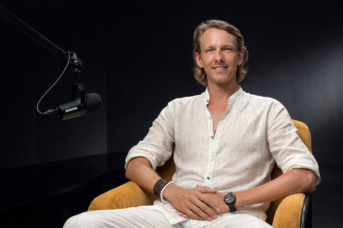 Александр Легин. Продюсер, предприниматель, бизнес-тренер, автор методики работы со страхами и проекта «Терапия отказами». Создатель программы «Легион», через которую прошло более 6000 человек, сделавших прорыв в жизни и бизнесе. Задания Александра выполняли люди из списка Forbes. 