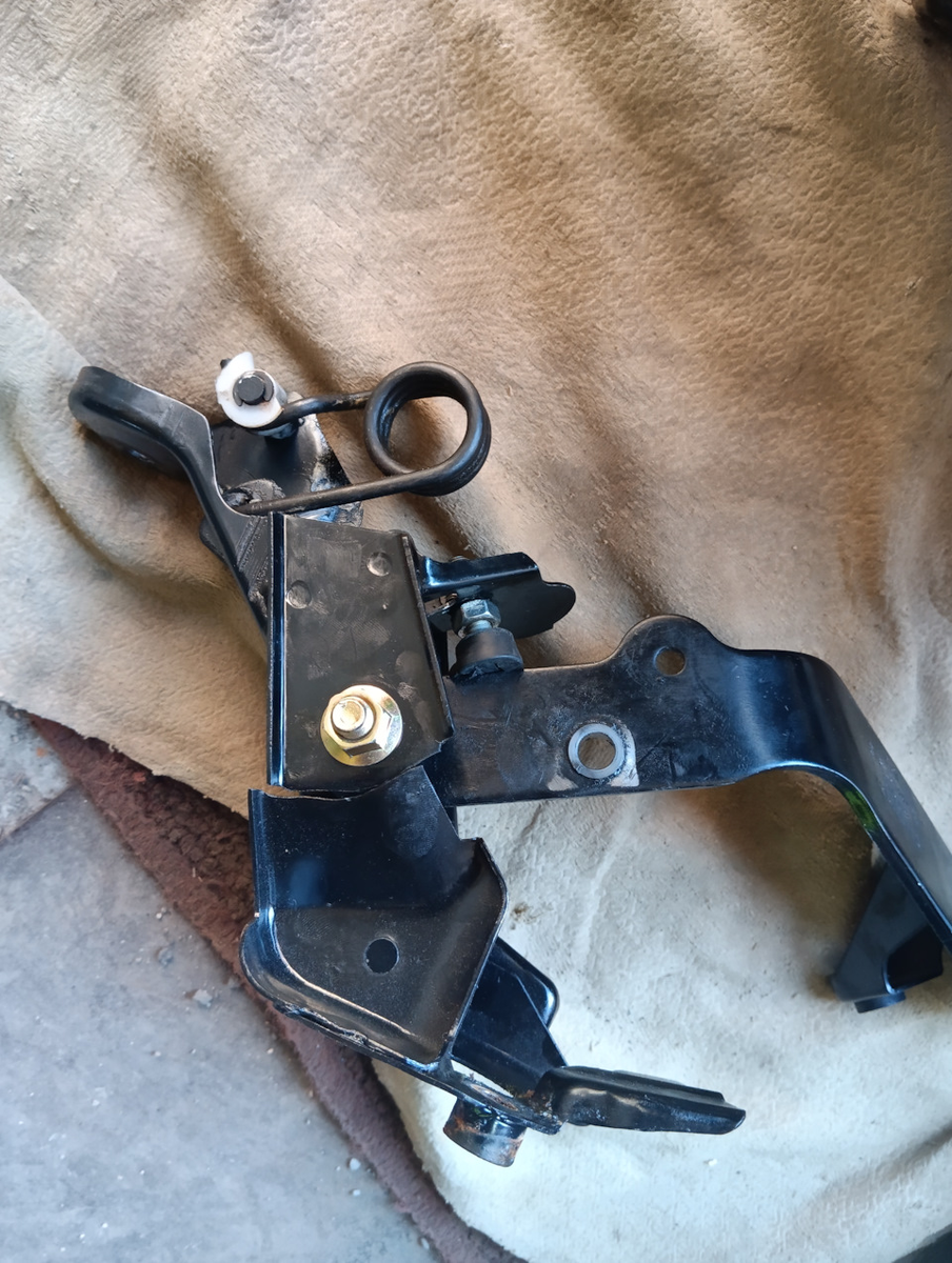 Разрыв кронштейна с левой стороны