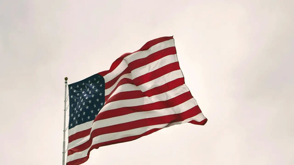    Государственный флаг США. © unsplash.com / Joshua Hoehne