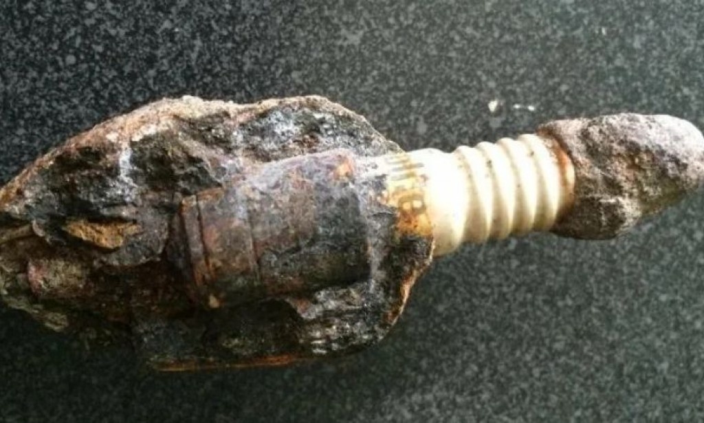 Свеча зажигания в камне