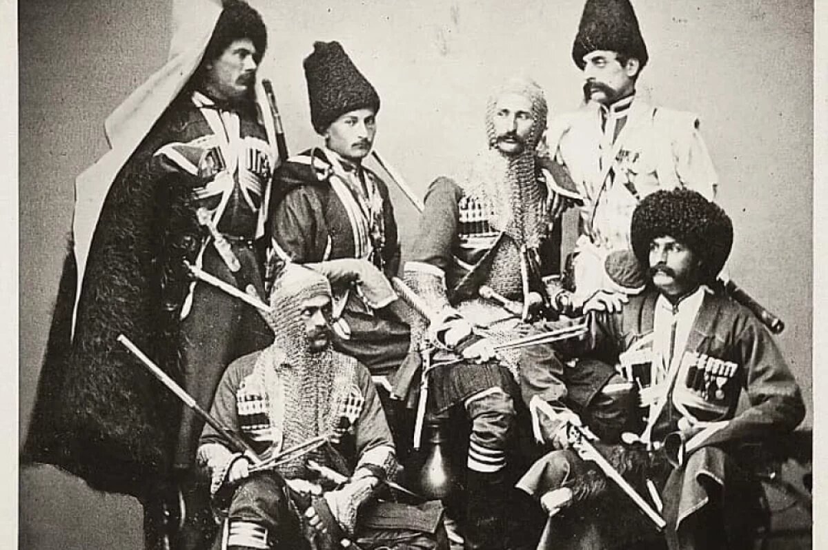    Многонациональной была и сама Российская империя, и ее армия – на фото Дж. Мака 1856 года попали казаки, лезгины, «кавказские татары» (в те времена так называли тюркоязычных мусульман Кавказа).