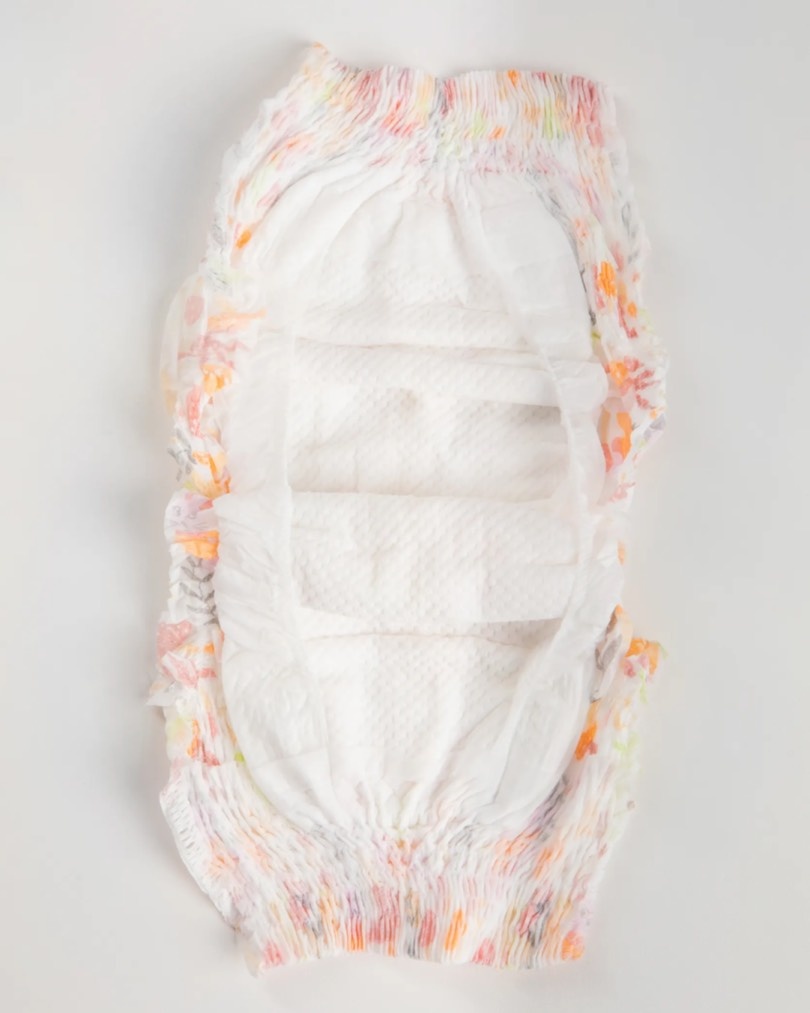 В подгузниках Bebetour использутся мягкие материалы. Бортики и резиночки не трут, не давят и не оставляют следов