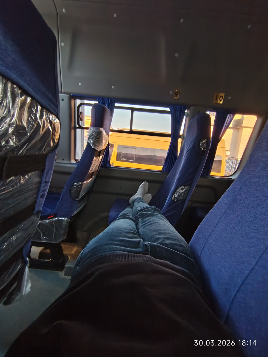 Часть пути ехала лёжа, удалось немного поспать.