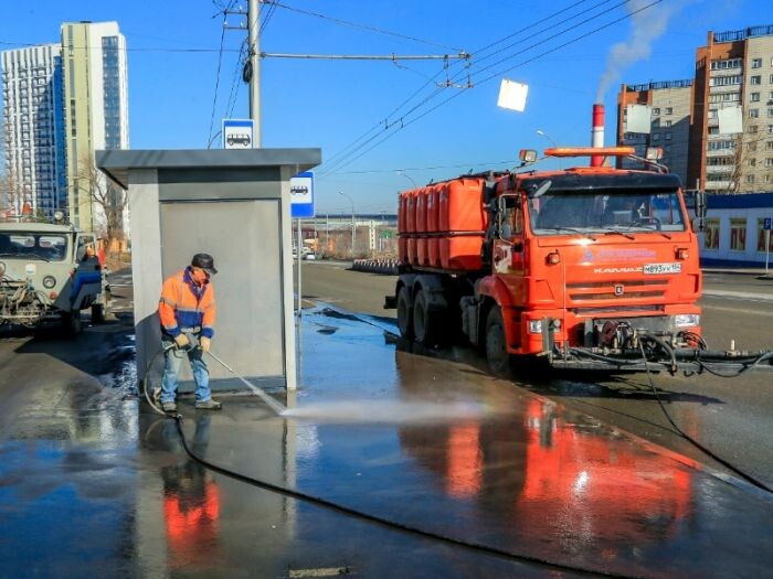 Максим Кудрявцев поручил отмыть остановки до майских праздников