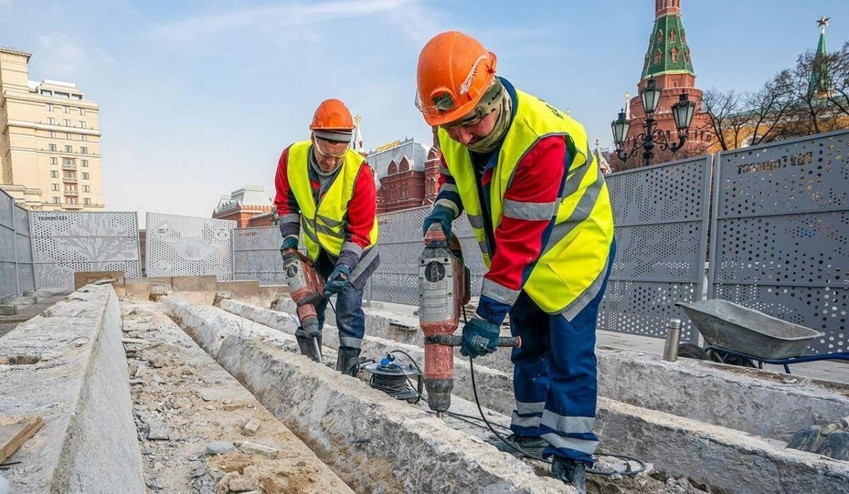     Работы на фонтане. Источник: mos ru Автор фото: Пресс-служба Мэра и Правительства Москвы