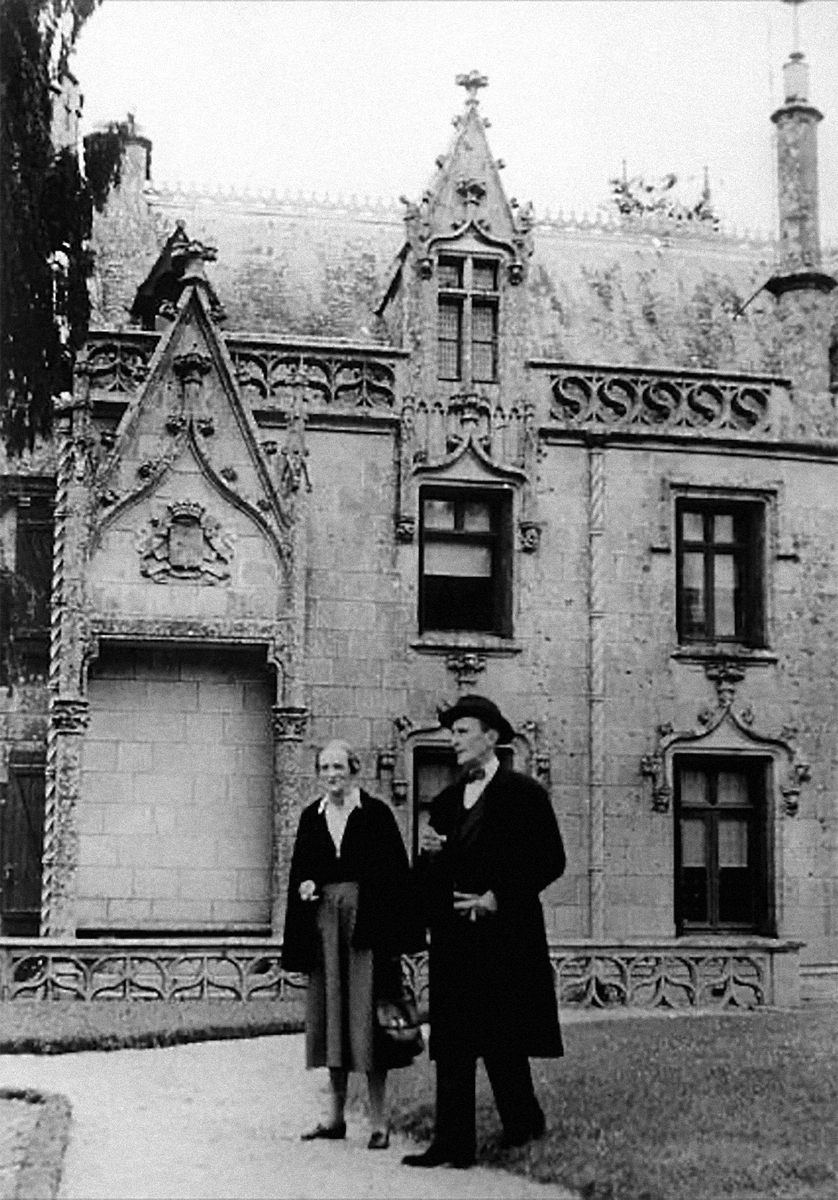 Феликс и Ирина Юсуповы на фоне замка Кериоле. Фото 1956 г.