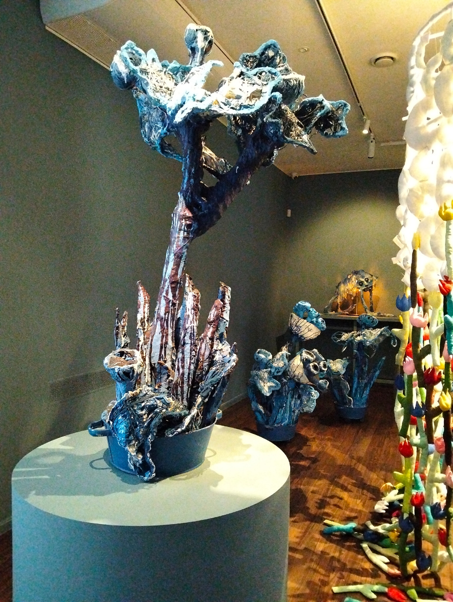 Инсталляция "Внутри сада"