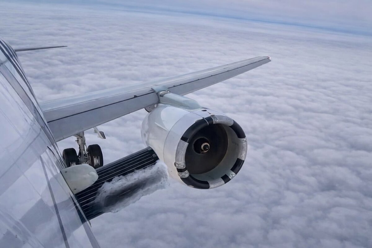     Обледеневший пилон двигателя ПД-14 на МС-21-310