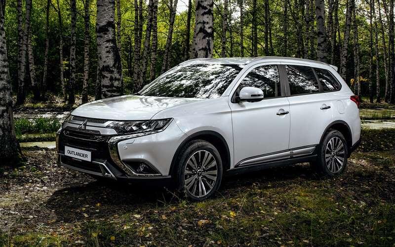 Цена десятилетних машин стартует с 1,3 млн рублей, при пробеге менее 100 тысяч – в районе 2 млн. Самые свежие машины в богатых комплектациях (и гибрид)– почти вдвое дороже.Mitsubishi Outlander 2015-2022
📷
