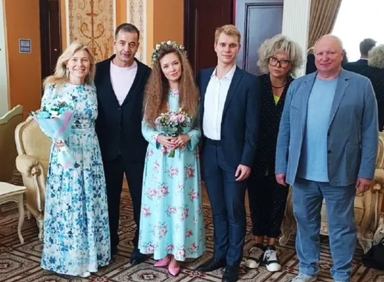 Свадьба приемной дочери Алены и странный вид Ольги