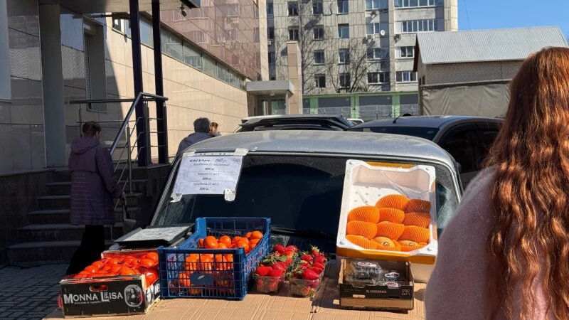     Уличная фруктовая торговля. Екатерина Карзова