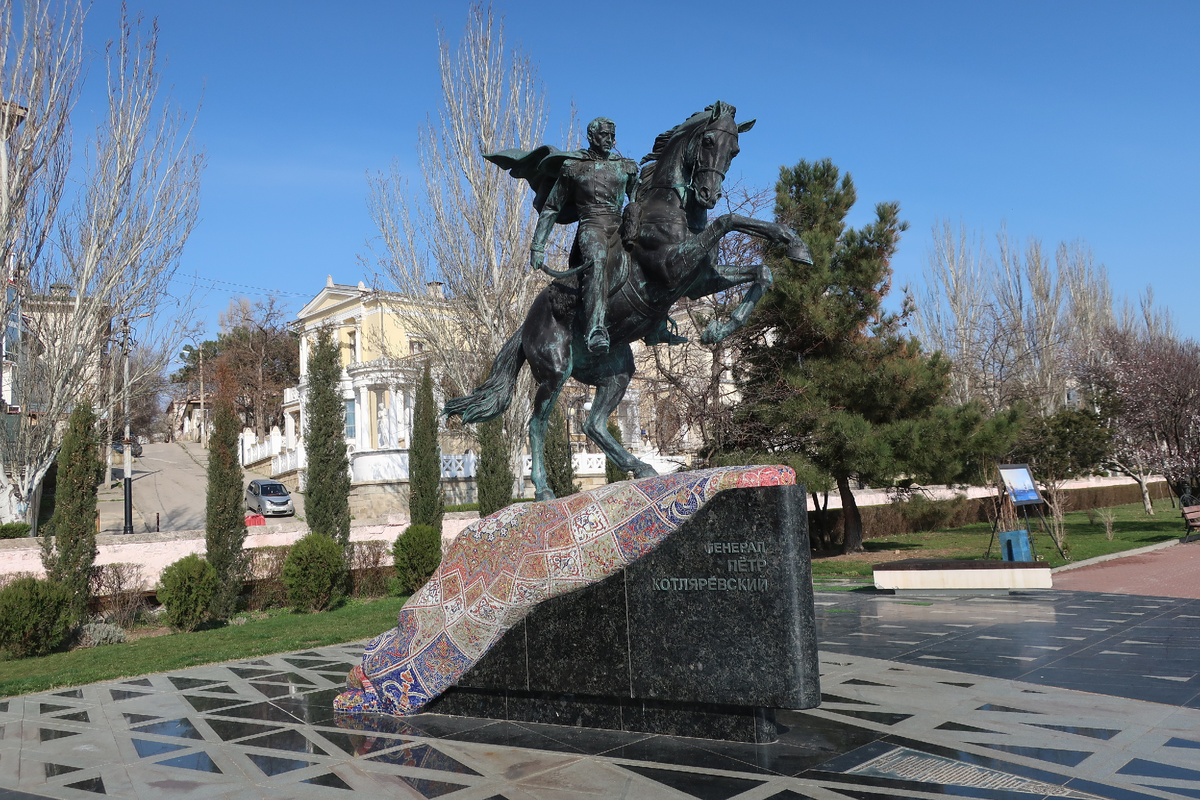 Набережная Феодосии весной 2022 года...